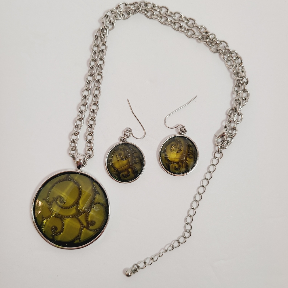 Silver Tone & Moss Green Faceted Filigree Necklace & Earring Set - Picture 7 of 15
